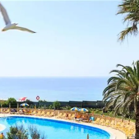 Remarkable 2 Bedroom Land View, Free Airport Transfers Portimão