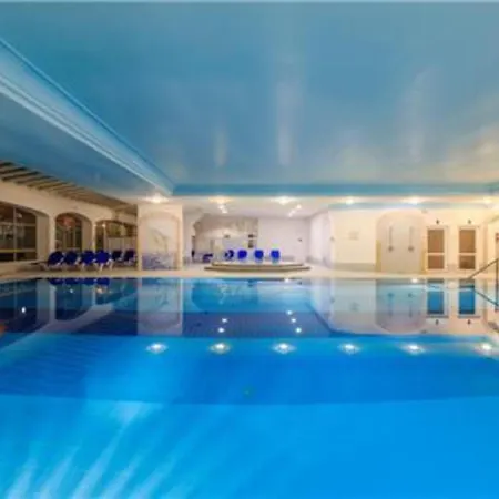Remarkable 2 Bedroom Land View, Free Airport Transfers * Portimão