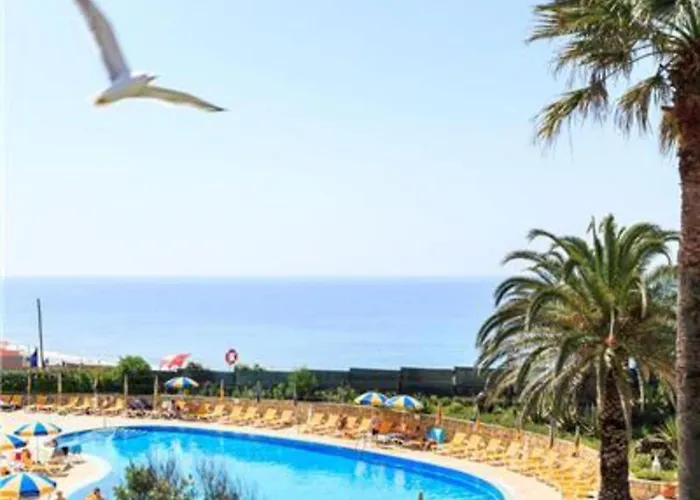 Remarkable 2 Bedroom Land View, Free Airport Transfers Portimão
