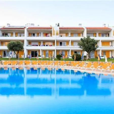 Apartment Remarkable 2 Bedroom Land View, Free Airport Transfers Portimao