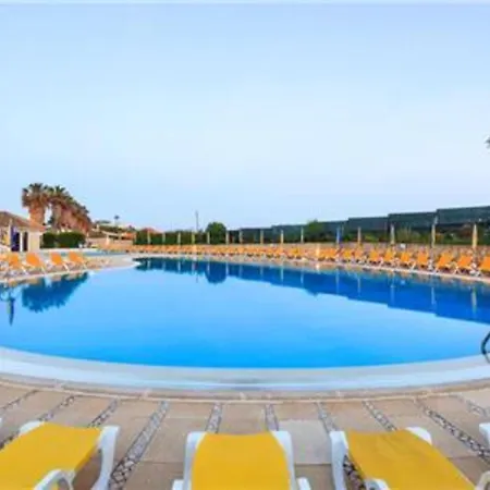 Remarkable 2 Bedroom Land View, Free Airport Transfers Portimao